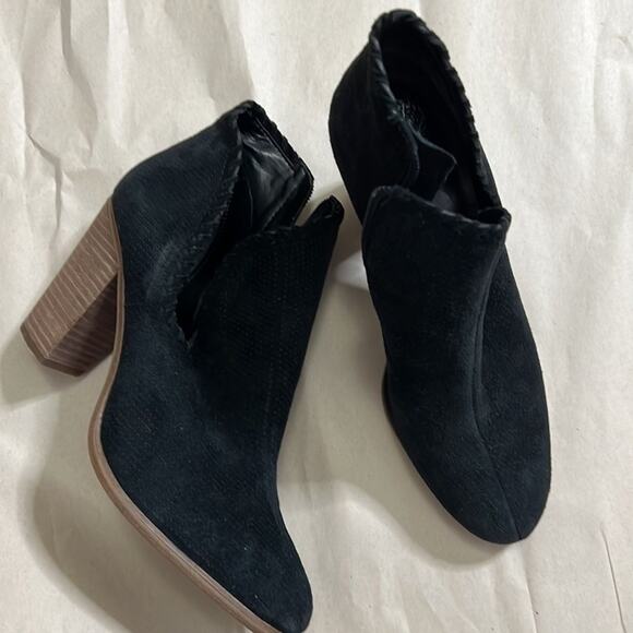 VINCE CAMUTO FERNLEE BOOTIE SIZE 8 1/2M - Picture 2 of 7